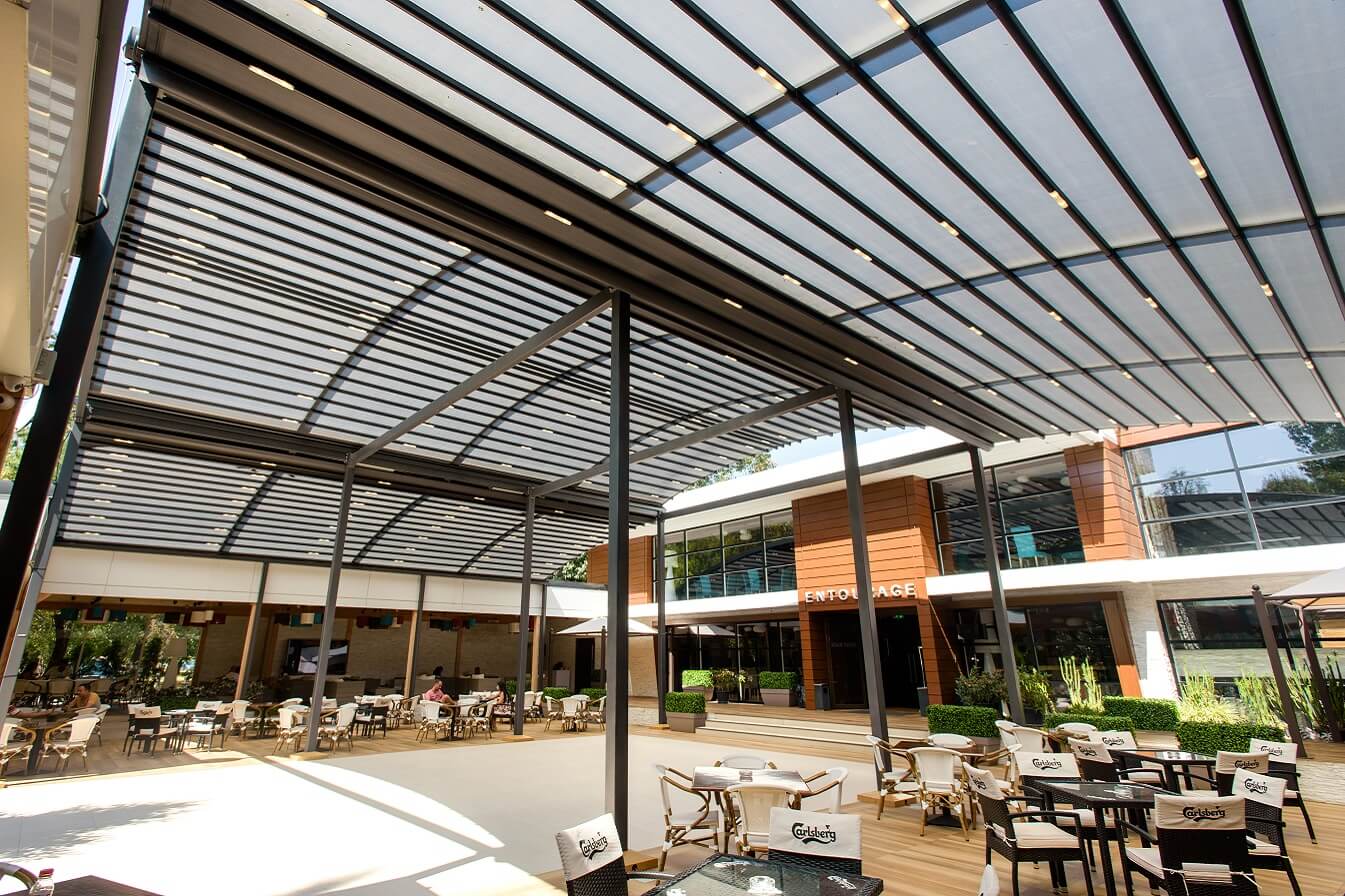 curved free standing restaurant retractable pergola cover