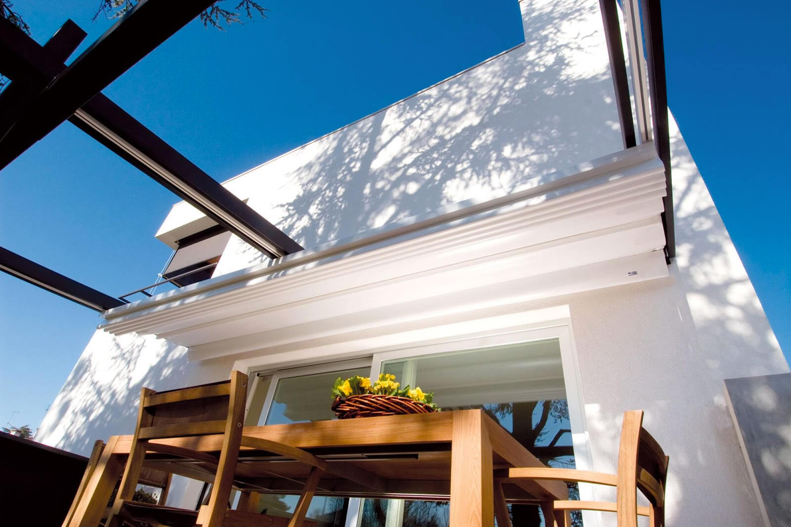 retractable-residential-deck-pergola-canopy