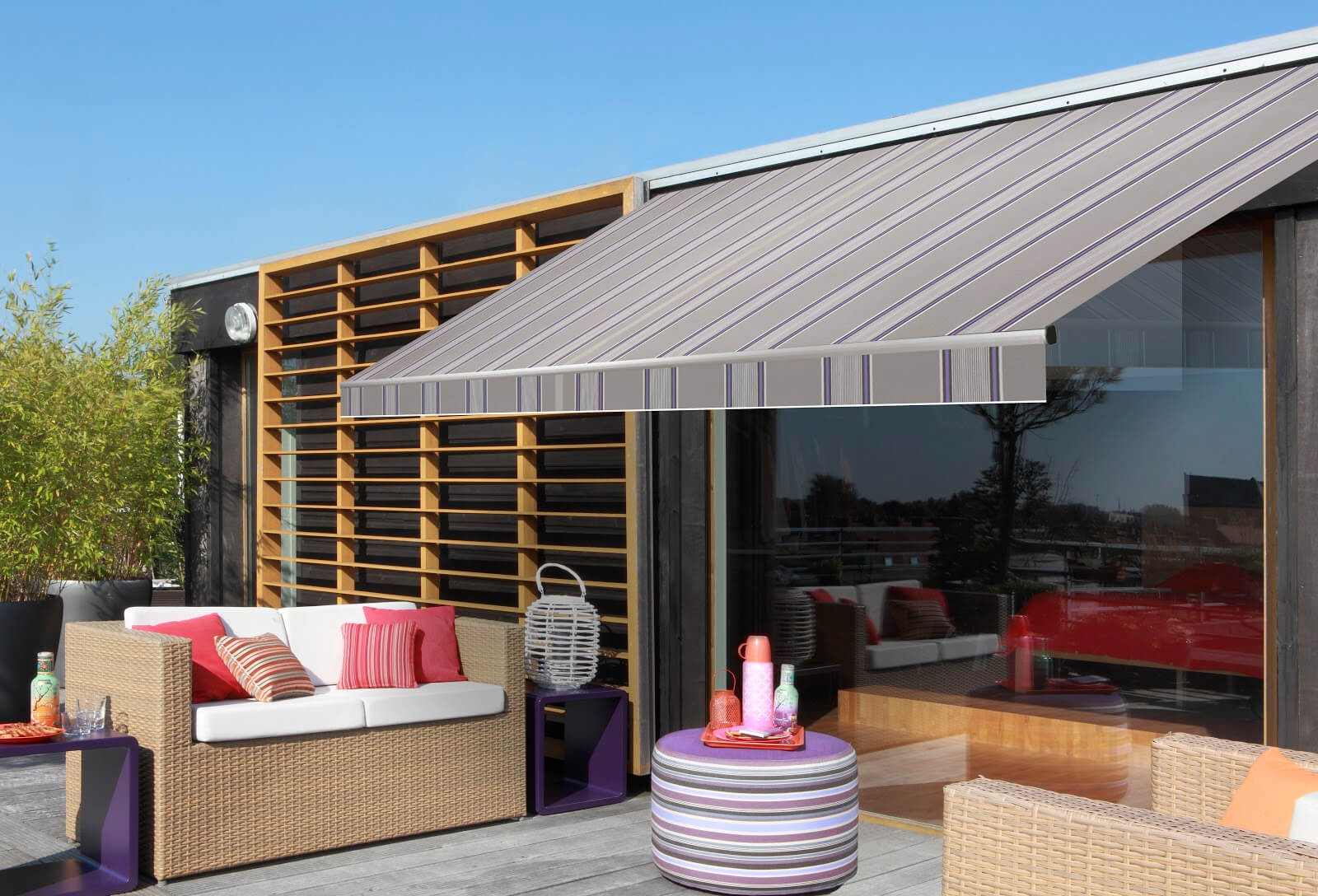 retractable-residential-deck-patio-awning