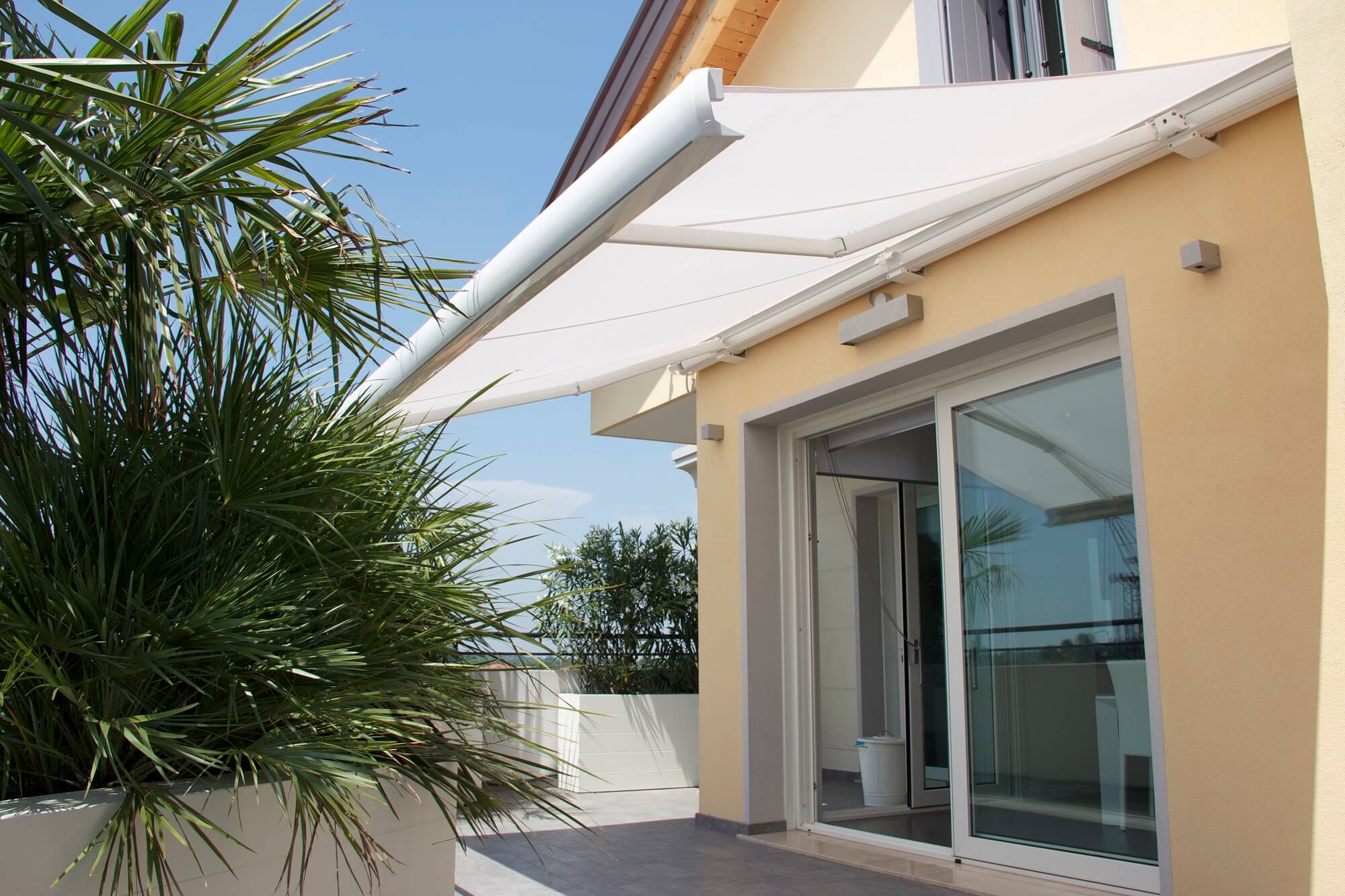 Retractable awning full cassette lateral arm residential awning fully extended