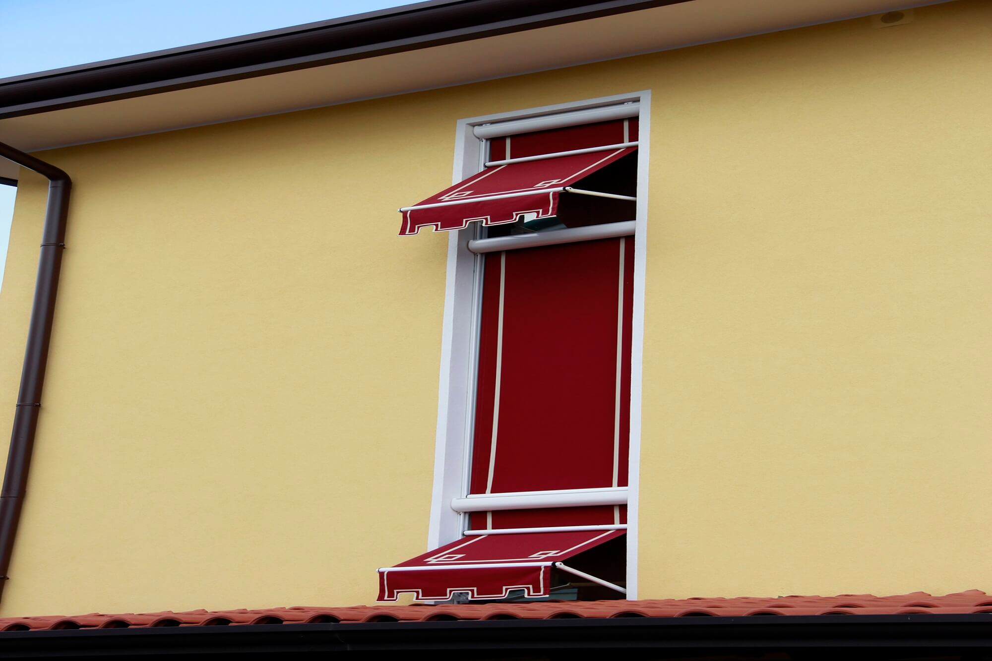vertical-drop-angled-window-awning