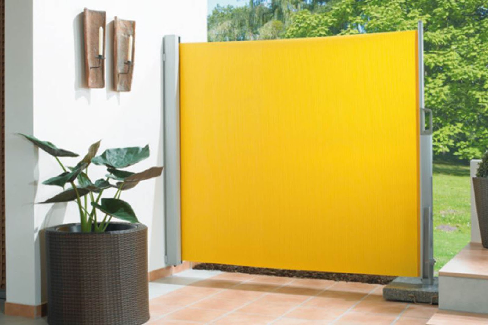 Canary yellow horizontal screen attached to a wall
